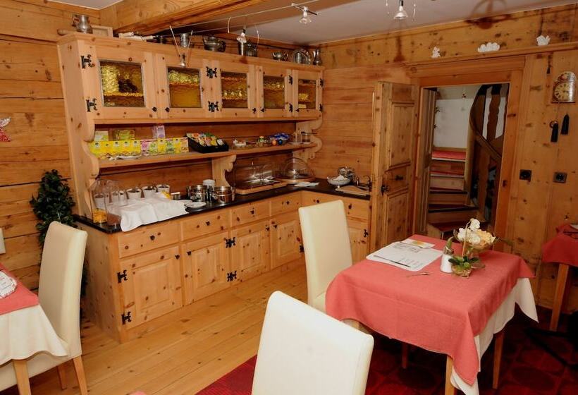 Отель Chasa Sofia