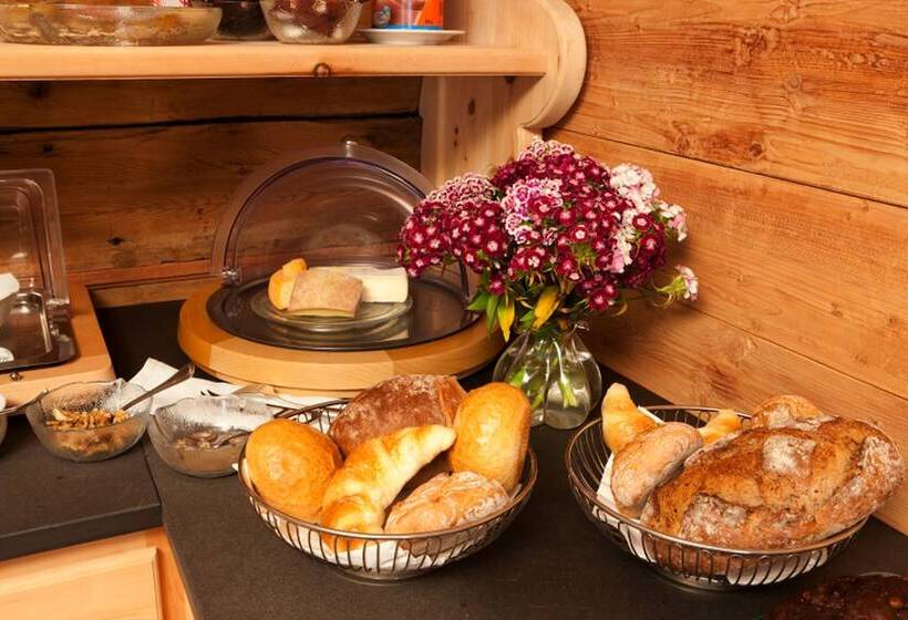 Отель Chasa Sofia