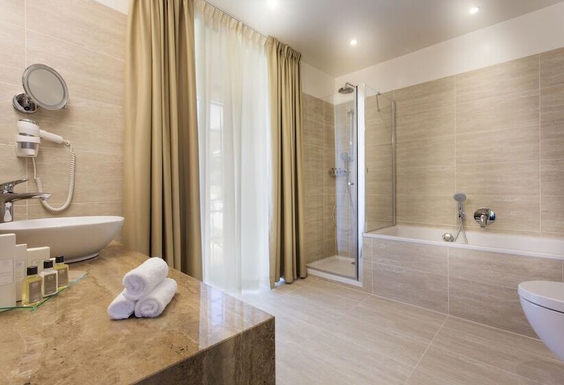 Отель Chateau De Bonmont