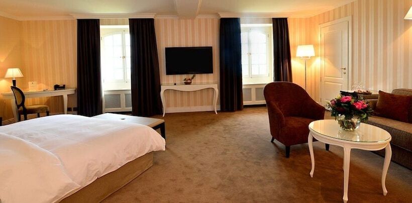 Отель Chateau De Bonmont