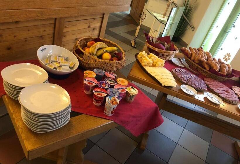 ホテル Hirschen B&b