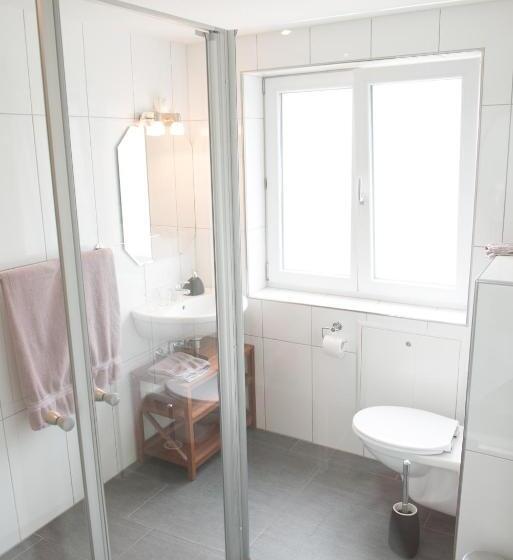 ホテル Hirschen B&b