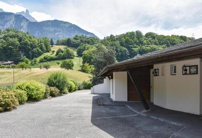 Отель Hôtel Restaurant Le Saint Christophe