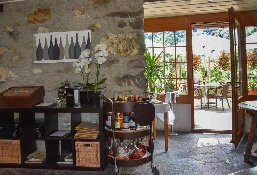 Отель Hôtel Restaurant Le Saint Christophe