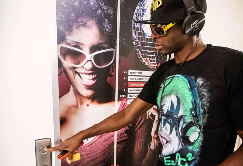 ホテル Ibis Styles Lausanne Center Mad House