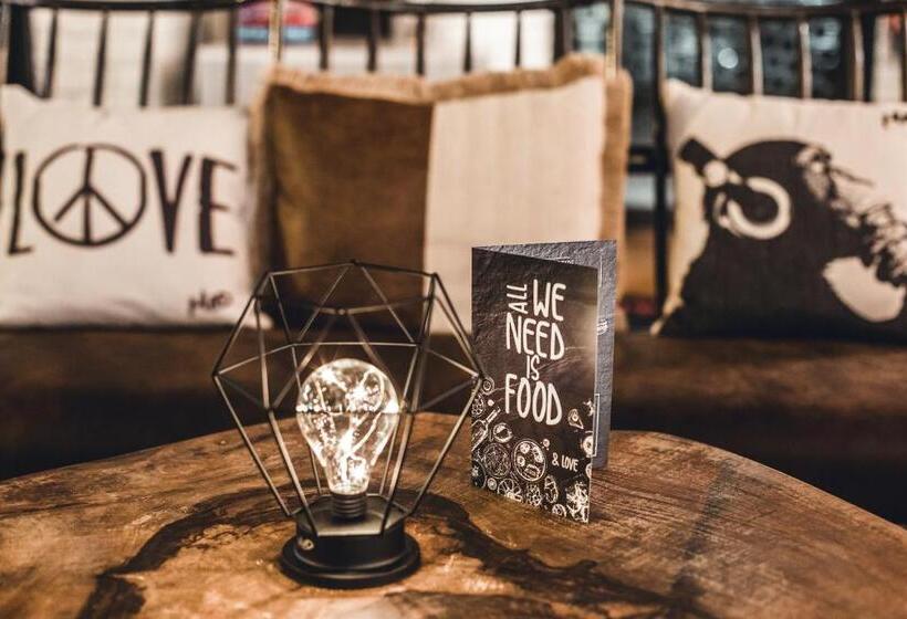 ホテル Ibis Styles Lausanne Center Mad House