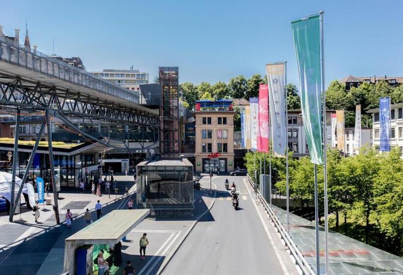 ホテル Ibis Styles Lausanne Center Mad House