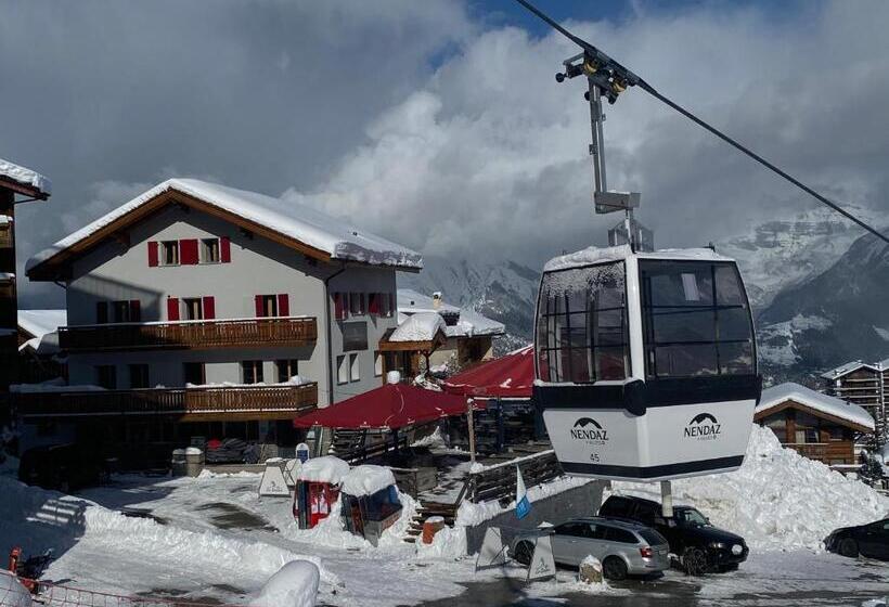 ホテル Les Etagnes