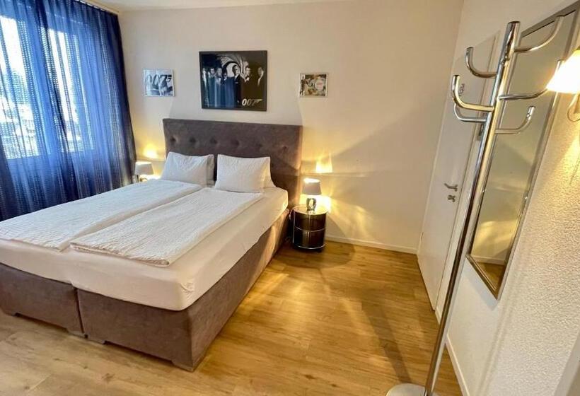 Отель Movieworld