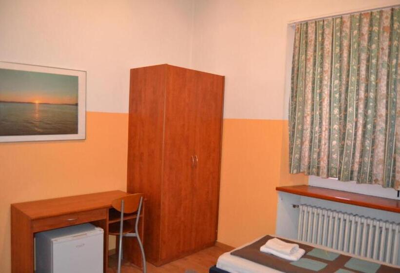 فندق Osteria Leon D Or