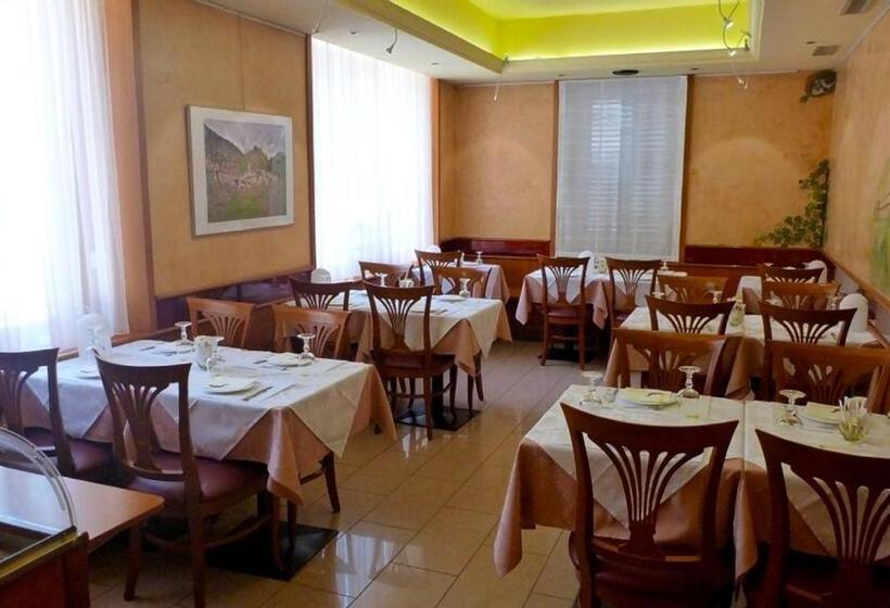 فندق Osteria Leon D Or