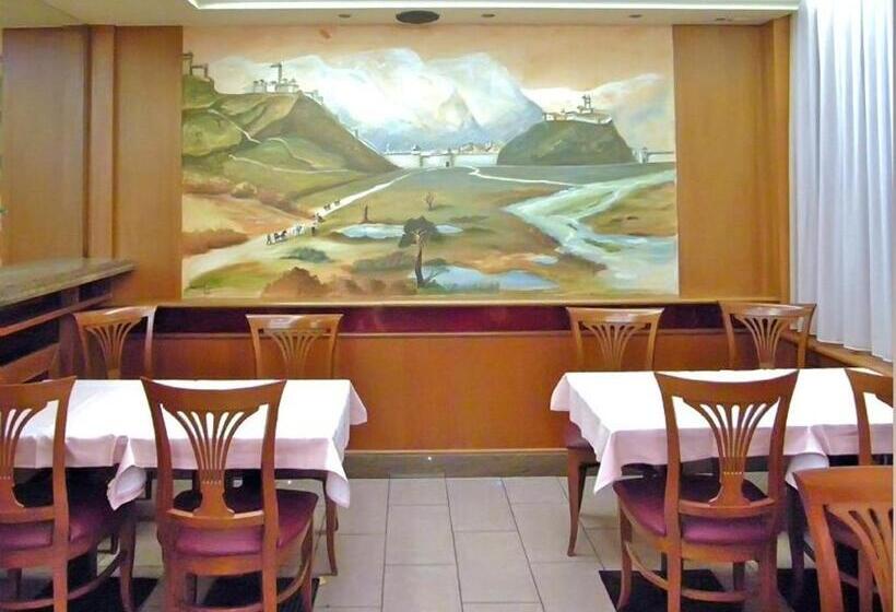 فندق Osteria Leon D Or