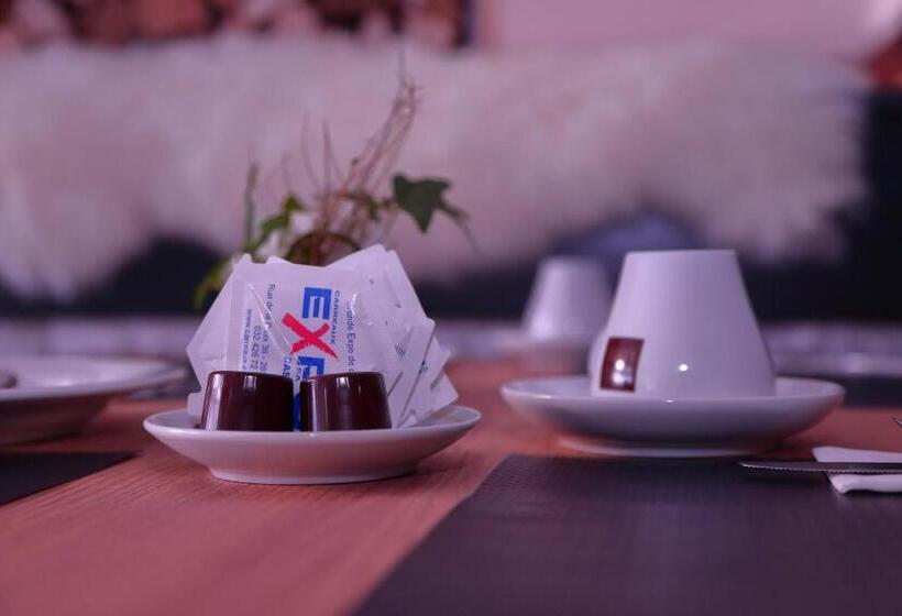 בית מלון כפרי Rotisserie La Tour Rouge