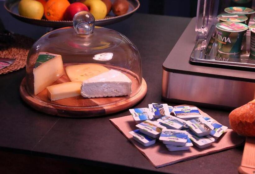 בית מלון כפרי Rotisserie La Tour Rouge