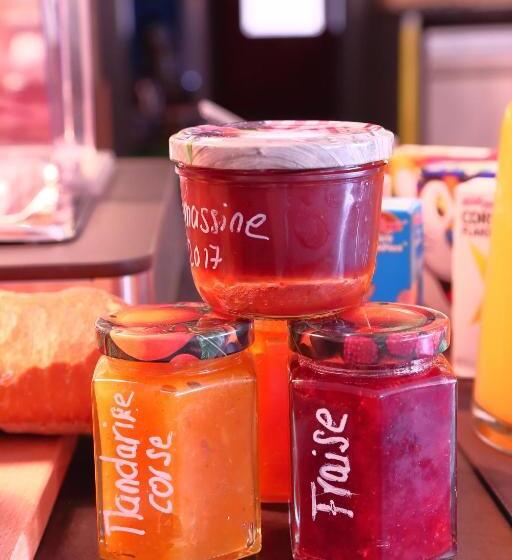 בית מלון כפרי Rotisserie La Tour Rouge