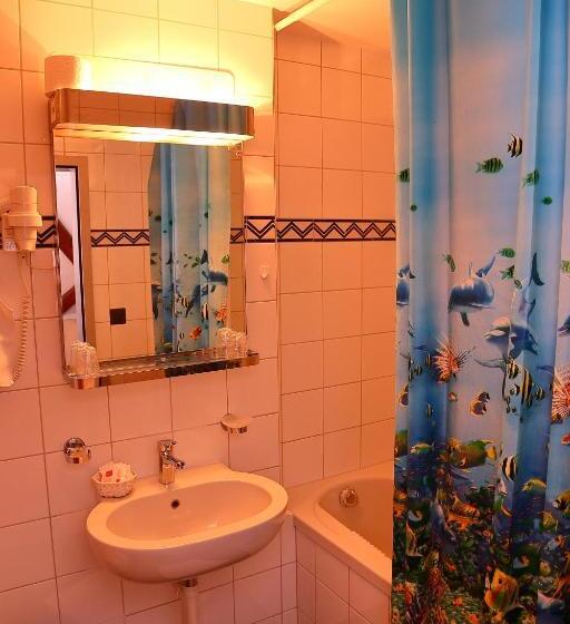 בית מלון כפרי Rotisserie La Tour Rouge