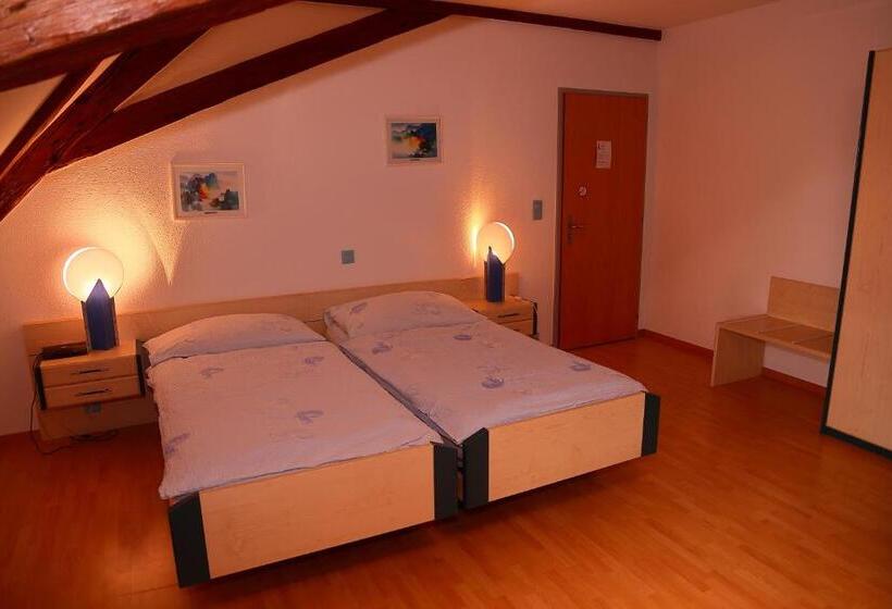 בית מלון כפרי Rotisserie La Tour Rouge