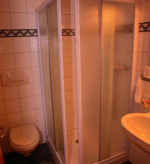 בית מלון כפרי Rotisserie La Tour Rouge