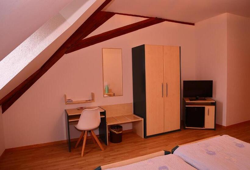 בית מלון כפרי Rotisserie La Tour Rouge