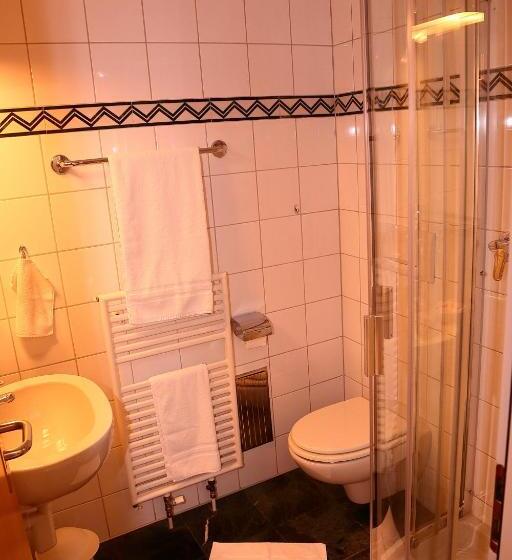 בית מלון כפרי Rotisserie La Tour Rouge