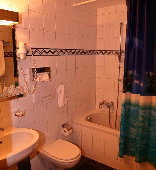 בית מלון כפרי Rotisserie La Tour Rouge