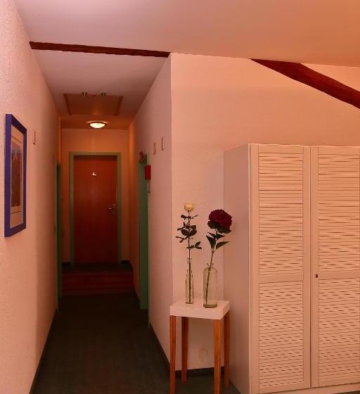 בית מלון כפרי Rotisserie La Tour Rouge