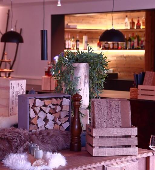 בית מלון כפרי Rotisserie La Tour Rouge