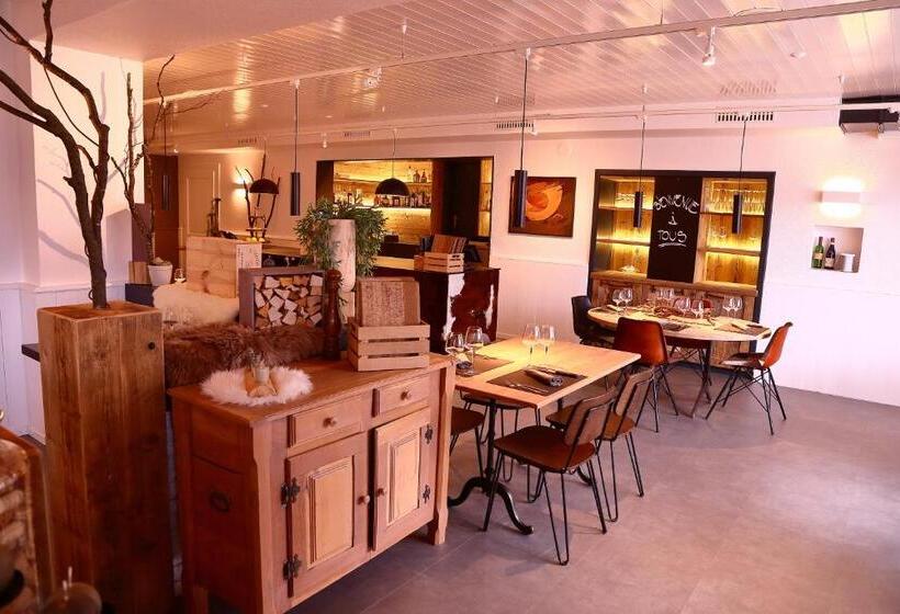 בית מלון כפרי Rotisserie La Tour Rouge