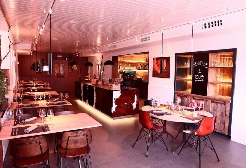 בית מלון כפרי Rotisserie La Tour Rouge