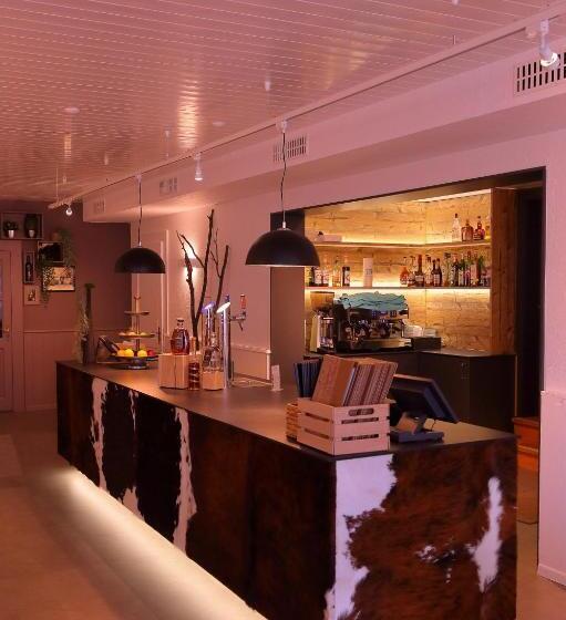 בית מלון כפרי Rotisserie La Tour Rouge