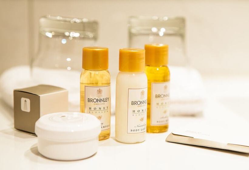 Swiss Chalet Merlischachen   Romantik Schloss Hotel Am See