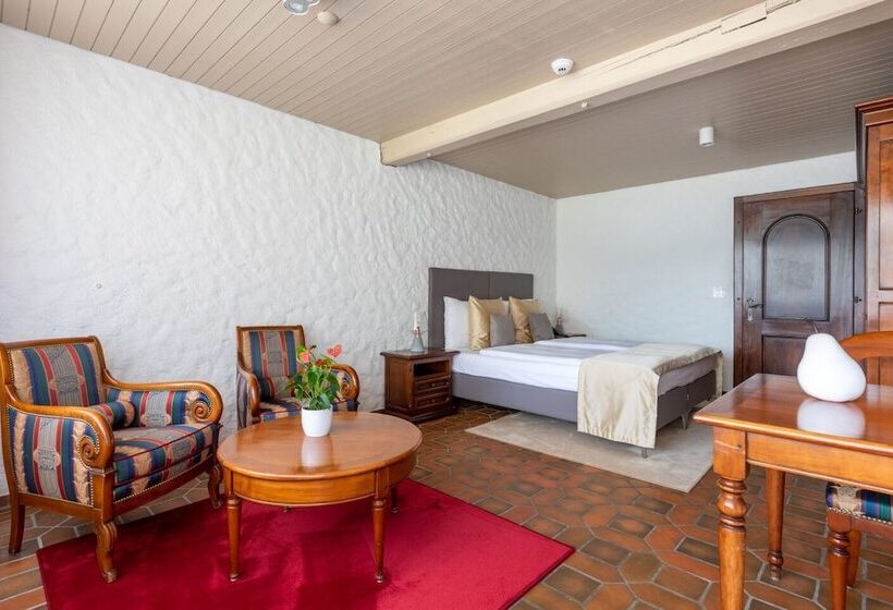 Swiss Chalet Merlischachen   Romantik Schloss Hotel Am See