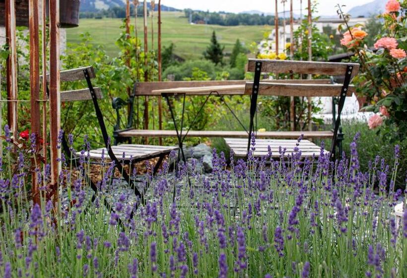 בית מלון כפרי Tgesa Romana