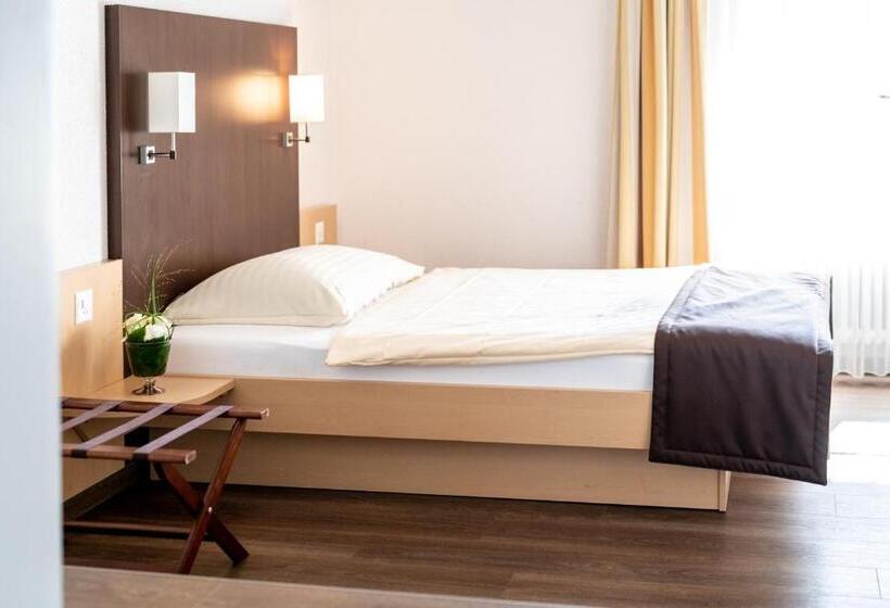 Отель Zum Goldenen Kreuz