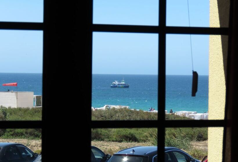 Supertubos Beach Hostel