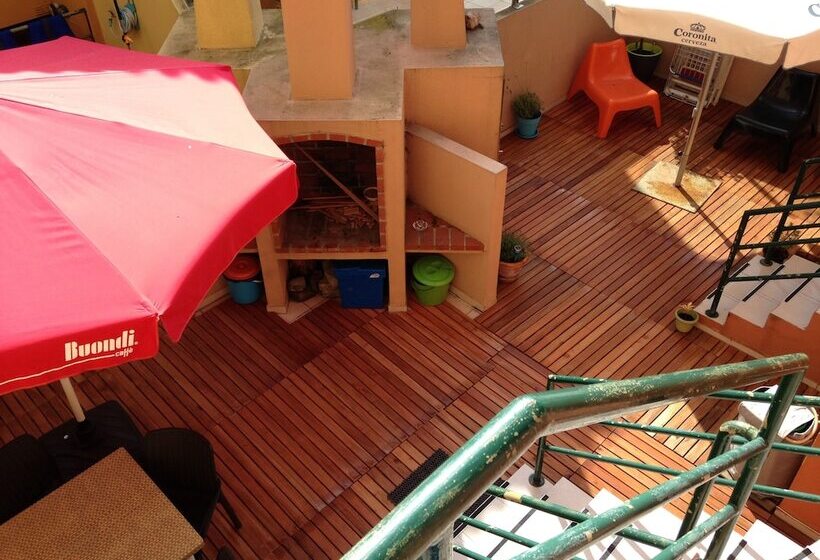 Supertubos Beach Hostel