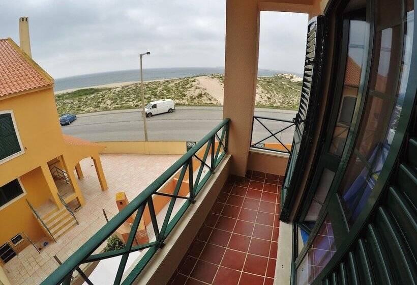 Supertubos Beach Hostel