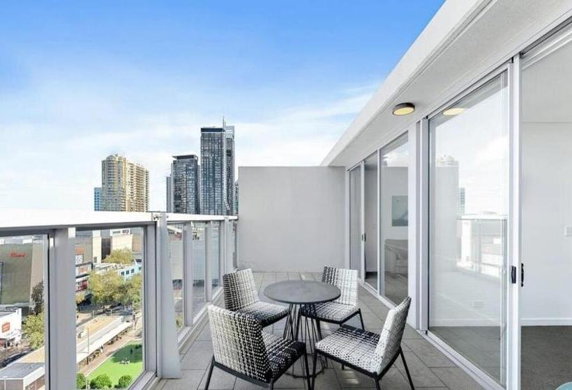 2 Beds Luxury Apartment In The Heart Of Chatswood12