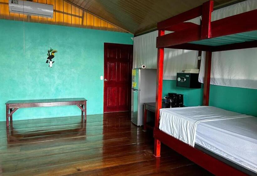 هاستل Nativos Corcovado Cabins