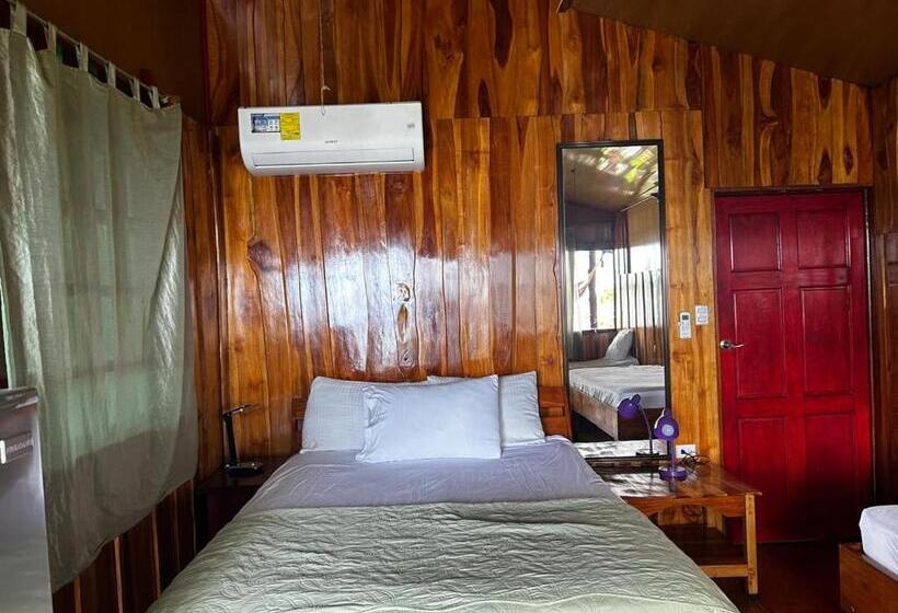 هاستل Nativos Corcovado Cabins