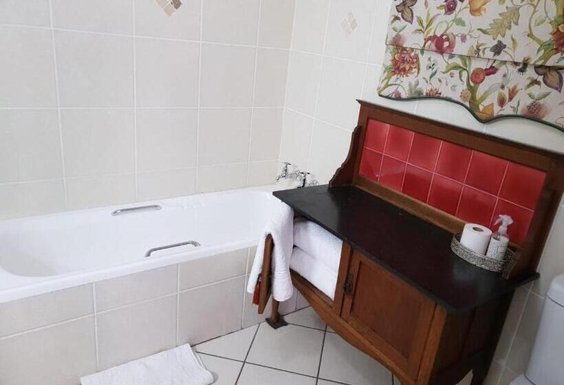 At The Nest Bed & Breakfast Guesthouse