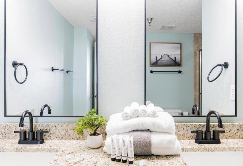 Beachfront Condo Balcony Pools Spacious Sauna