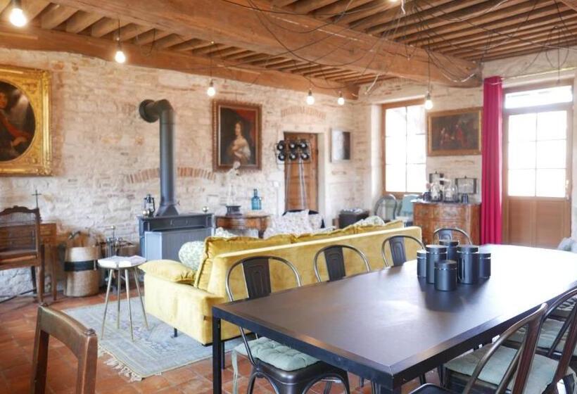 مبيت وإفطار La Tour Carrée