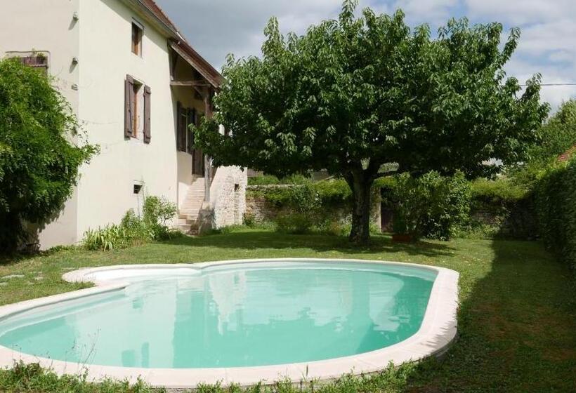 مبيت وإفطار La Tour Carrée