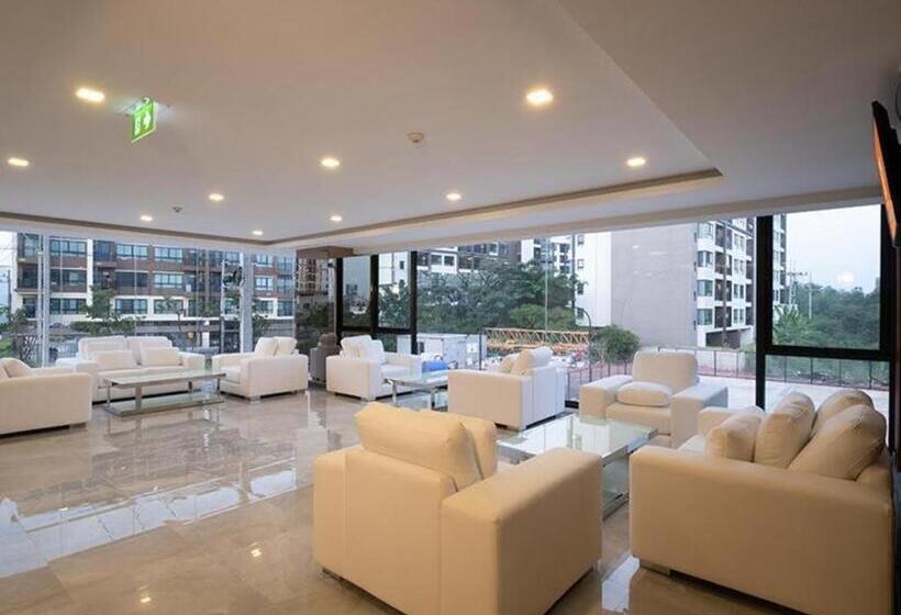 فندق B2 Korat Premier