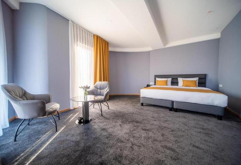 هتل Burki Castle & Cellar