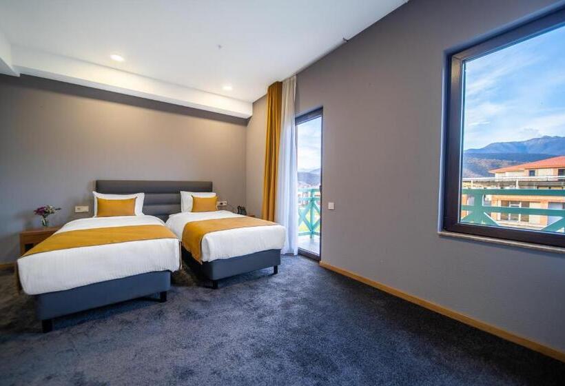 هتل Burki Castle & Cellar