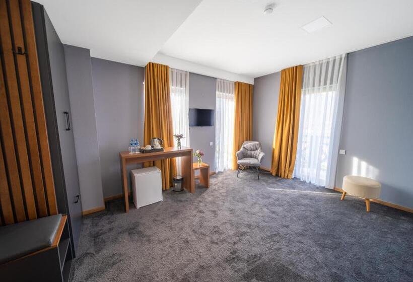 هتل Burki Castle & Cellar