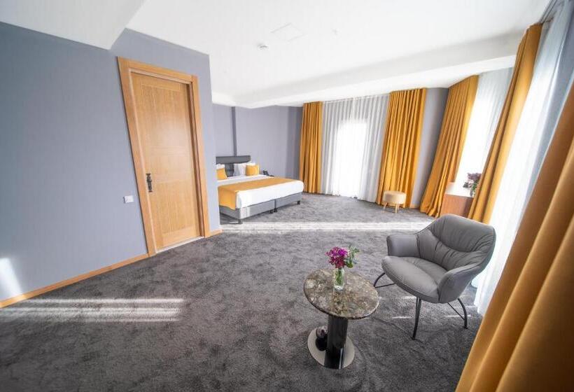 هتل Burki Castle & Cellar