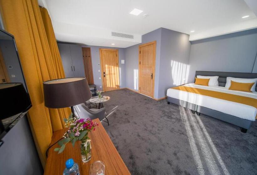 هتل Burki Castle & Cellar